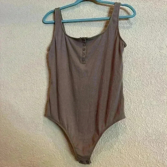 Like new Express bodysuit tank with buttons medium - Picture 1 of 5